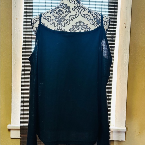 SHEIN womens black off the shoulder top. - Picture 4 of 5